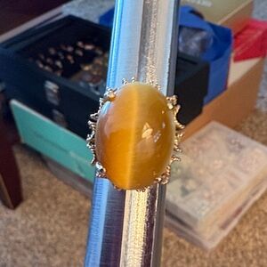 Elegant golden Cats eye Women's Ring